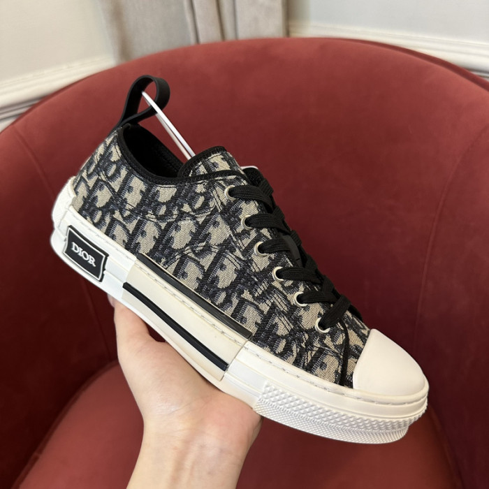 B23 Oblique Sneaker