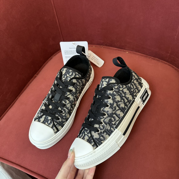 B23 Oblique Sneaker