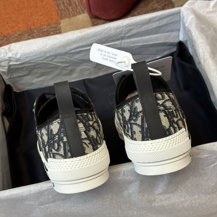B23 Oblique Sneaker