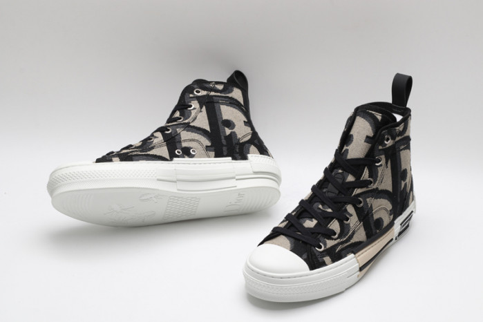 B23 Oblique Sneaker