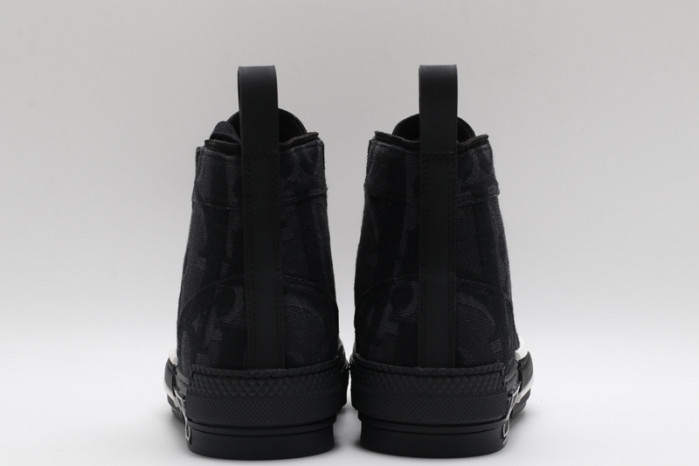 B23 Oblique Sneaker