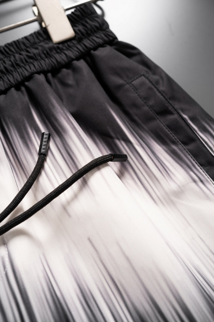 L1vv Short