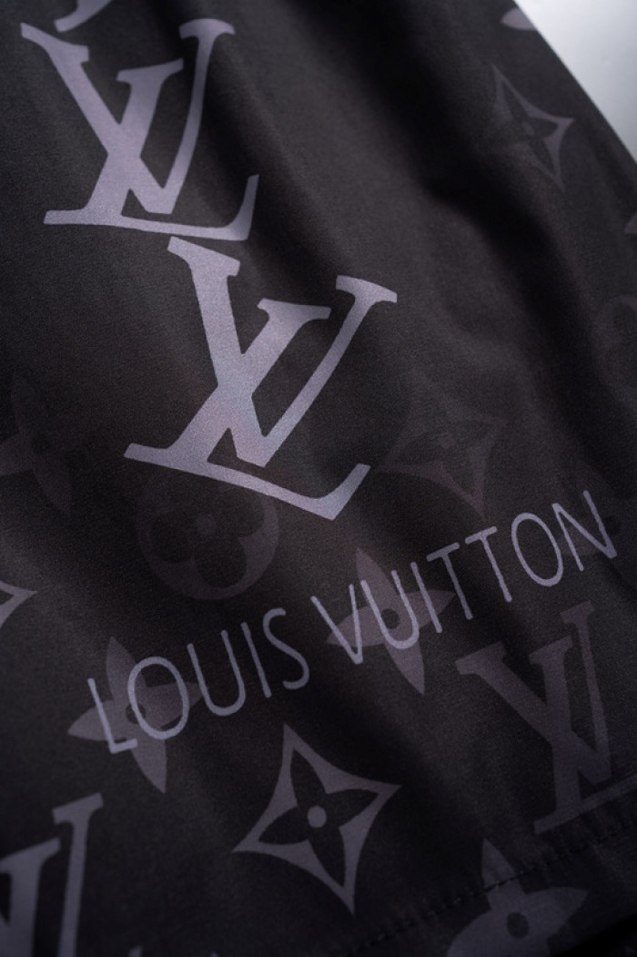 L1vv Short