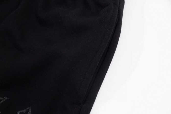 L1vv Short