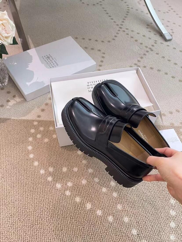 ma*s*n Ma*i*la loafer shoes