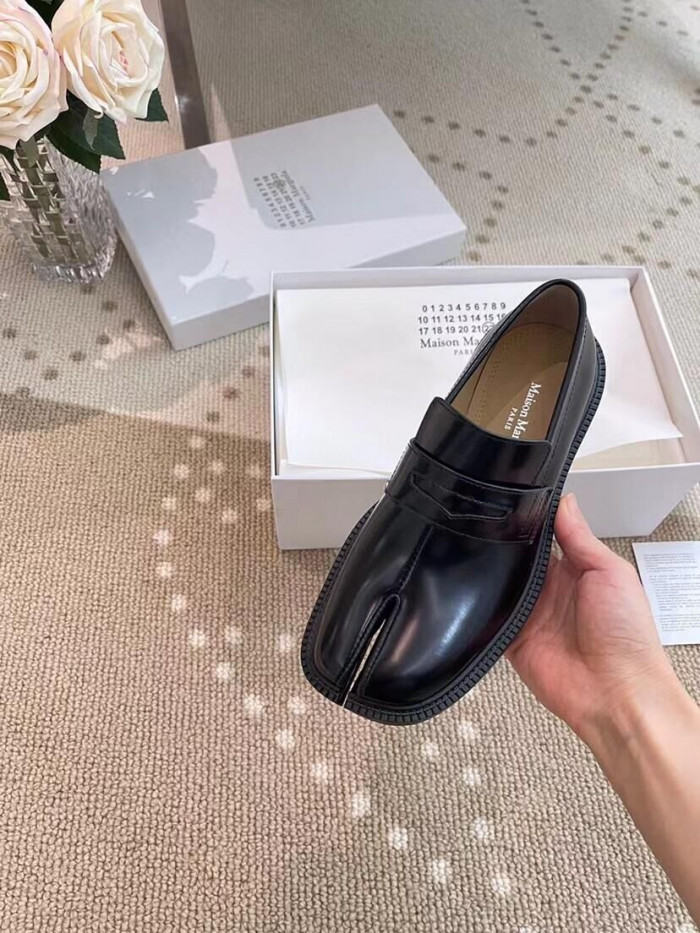 ma*s*n Ma*i*la loafer shoes