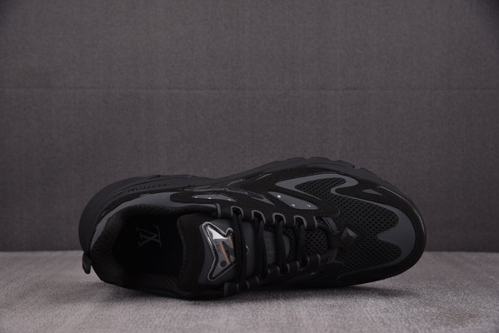 L1VV  Sneakers