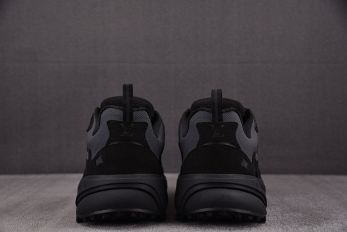 L1VV  Sneakers