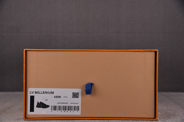 L1VV  Sneakers