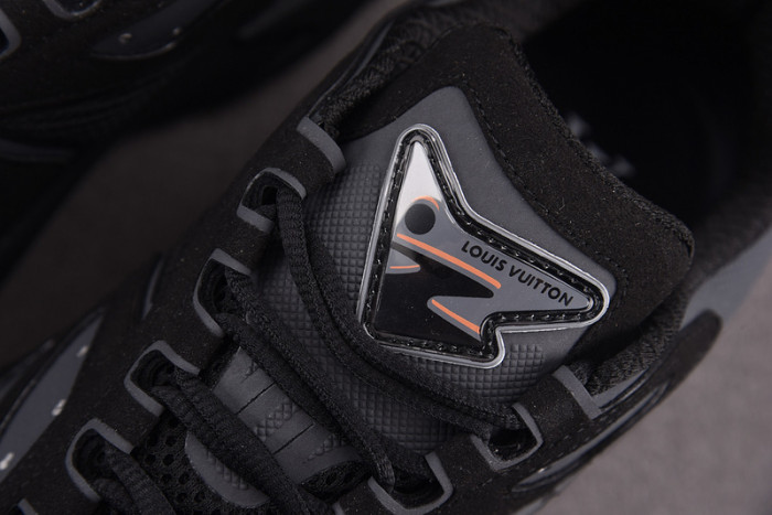 L1VV  Sneakers