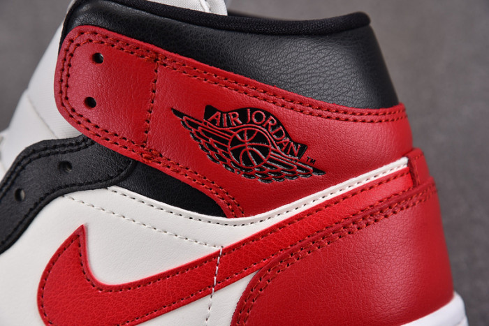 Air Jordan 1 Mid Gym Red Off Noir BQ6472-160