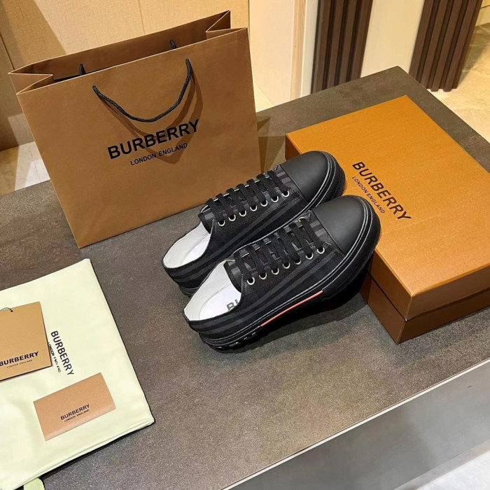 BUR*BERRY Sneakers