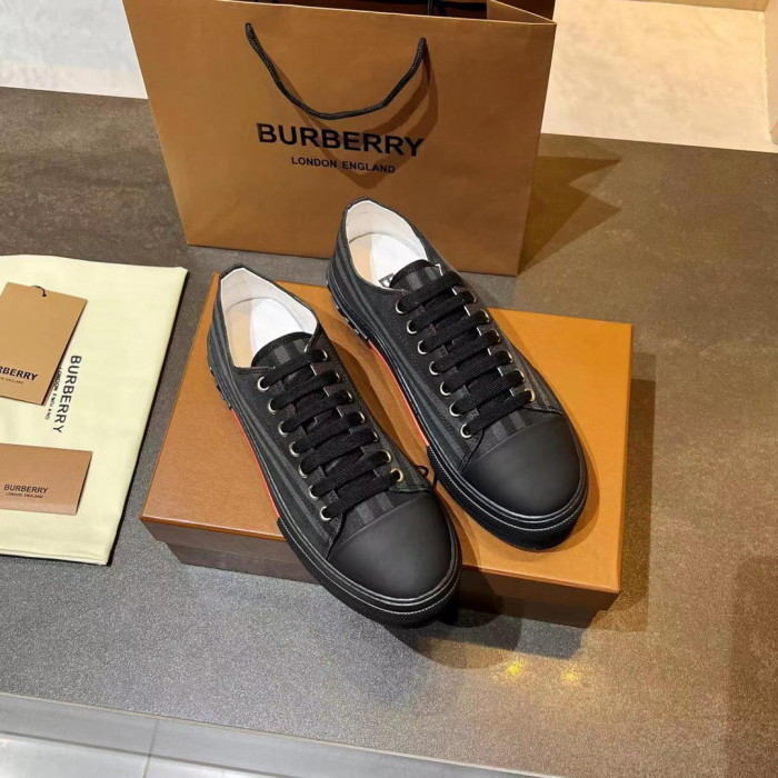 BUR*BERRY Sneakers