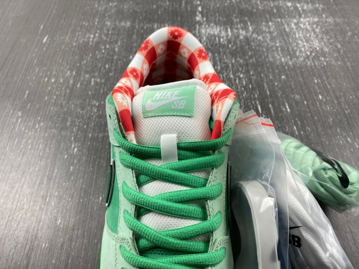 Nike SB Dunk Low lobster BV1310-303