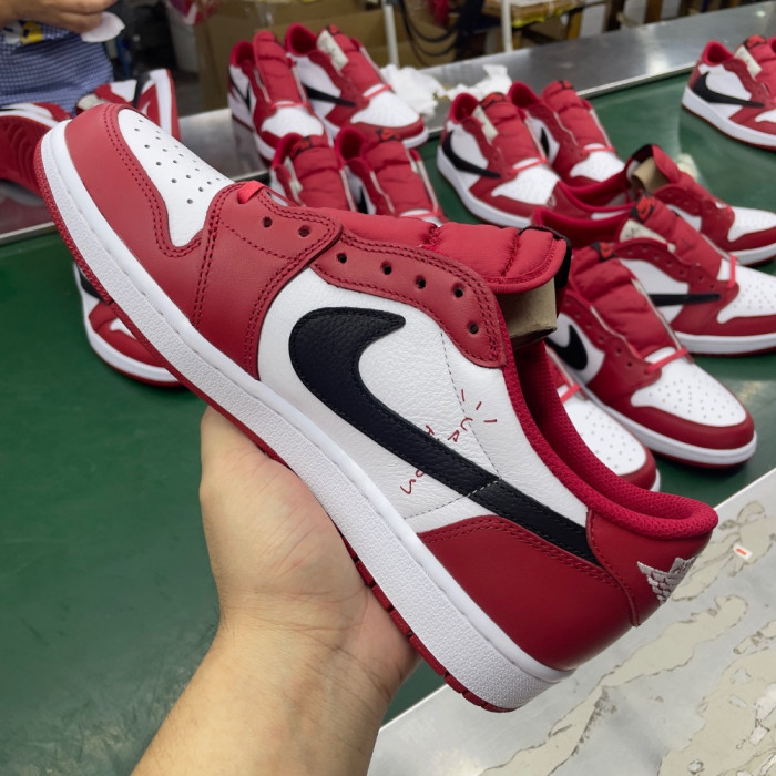 Travis Scott x Air Jordan 1 Low OG "Chicago"