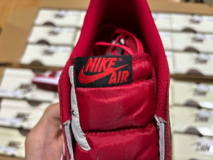 Travis Scott x Air Jordan 1 Low OG "Chicago"