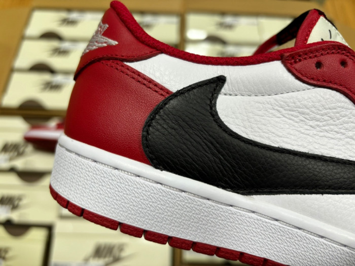 Travis Scott x Air Jordan 1 Low OG "Chicago"