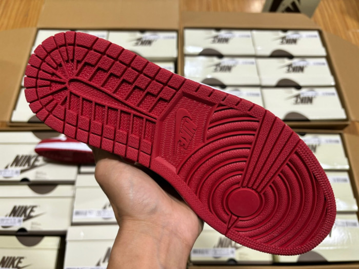 Travis Scott x Air Jordan 1 Low OG "Chicago"