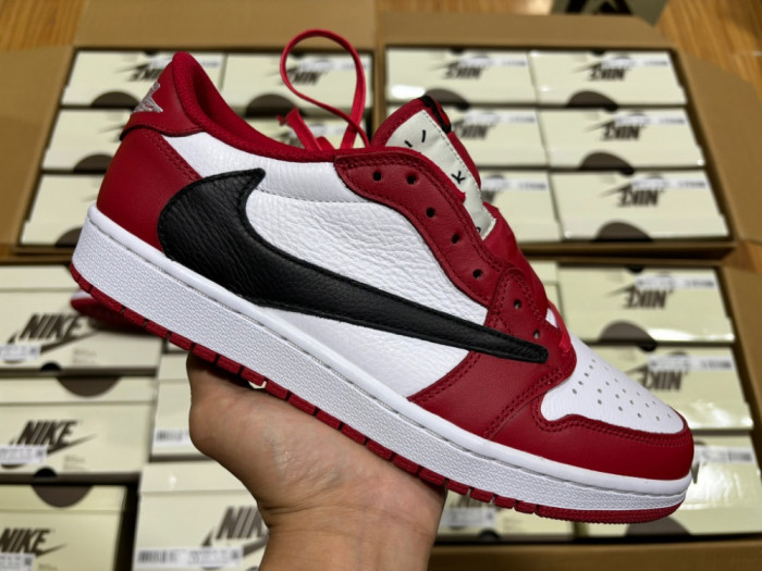 Travis Scott x Air Jordan 1 Low OG "Chicago"