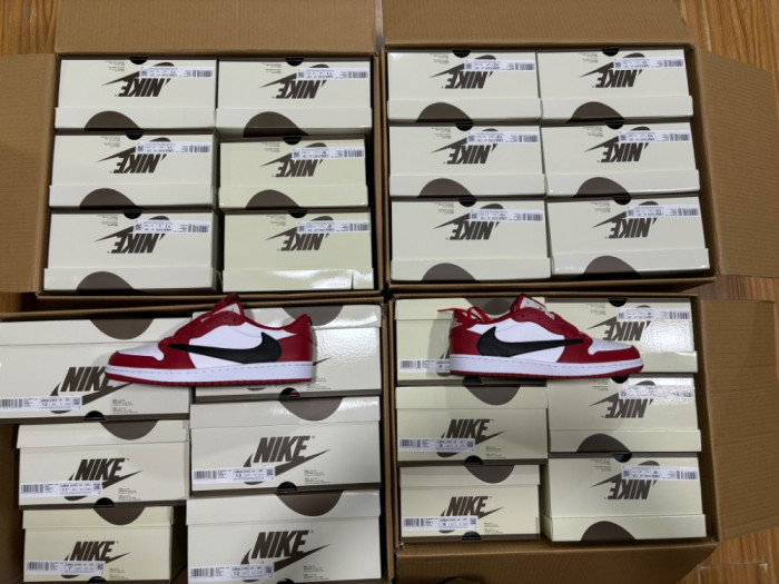 Travis Scott x Air Jordan 1 Low OG "Chicago"