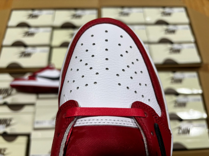 Travis Scott x Air Jordan 1 Low OG "Chicago"