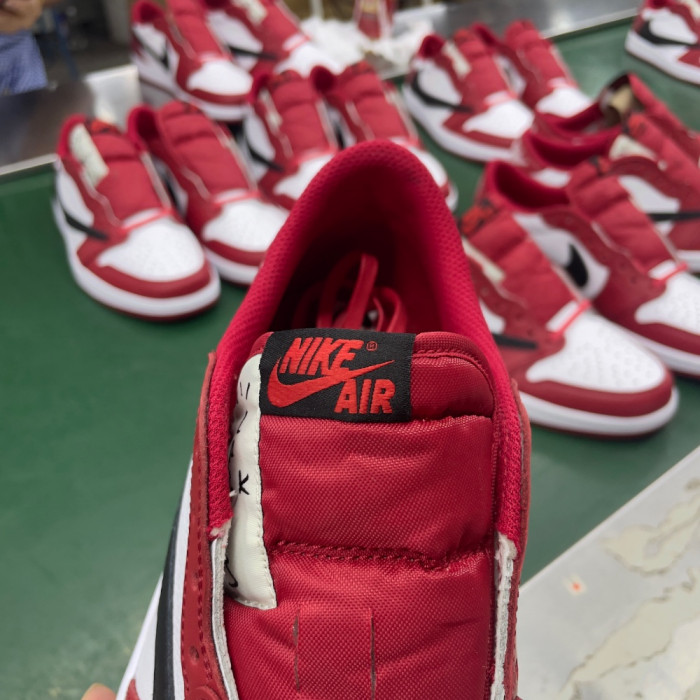 Travis Scott x Air Jordan 1 Low OG "Chicago"