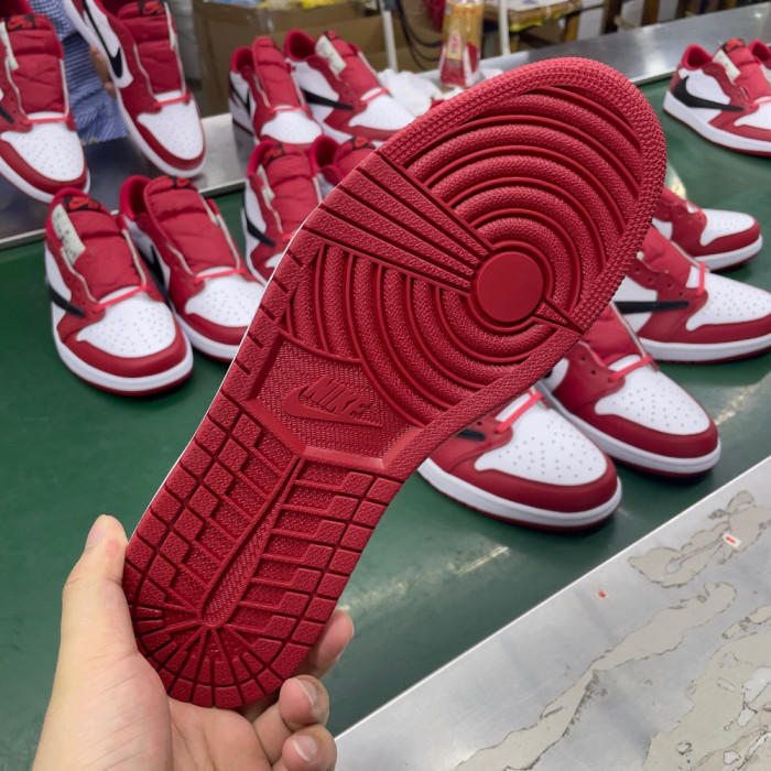 Travis Scott x Air Jordan 1 Low OG "Chicago"