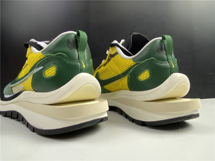 Nike Vaporwaffle sacai Tour Yellow Stadium Green CV1363-700