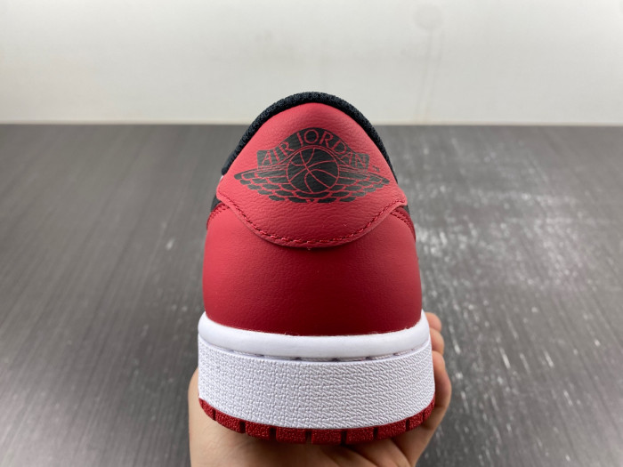 Air Jordan 1 Retro Low OG Black Toe CZ0790-106