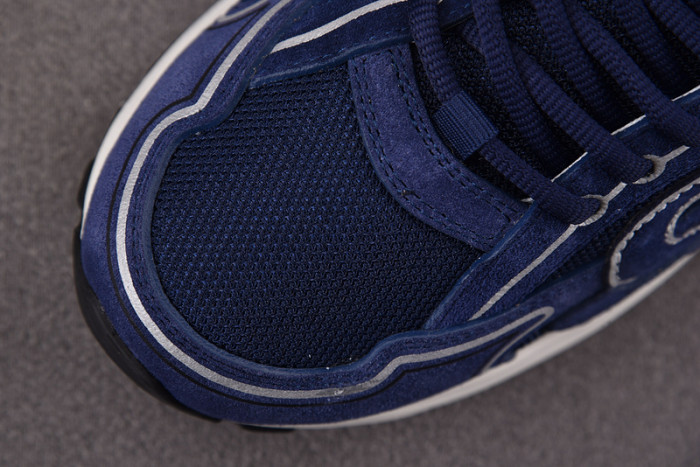 D1or B30 Sneakers