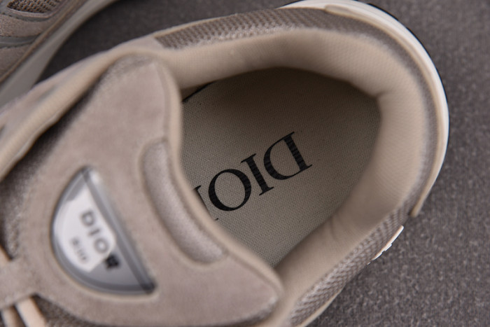 D1or B30 Sneakers