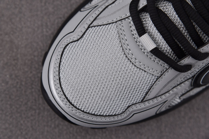D1or B30 Sneakers