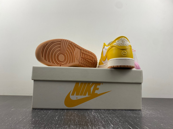 Travis Scott x Air Jordan 1 Low OG TSDZ4137-700