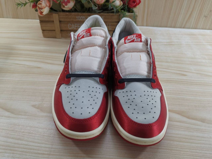 Air Jordan 1 Retro Low OG Trophy Room Away FN0432-100