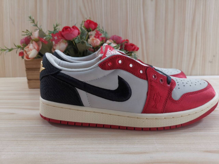 Air Jordan 1 Retro Low OG Trophy Room Away FN0432-100