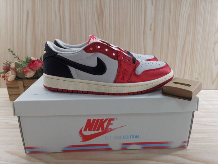 Air Jordan 1 Retro Low OG Trophy Room Away FN0432-100