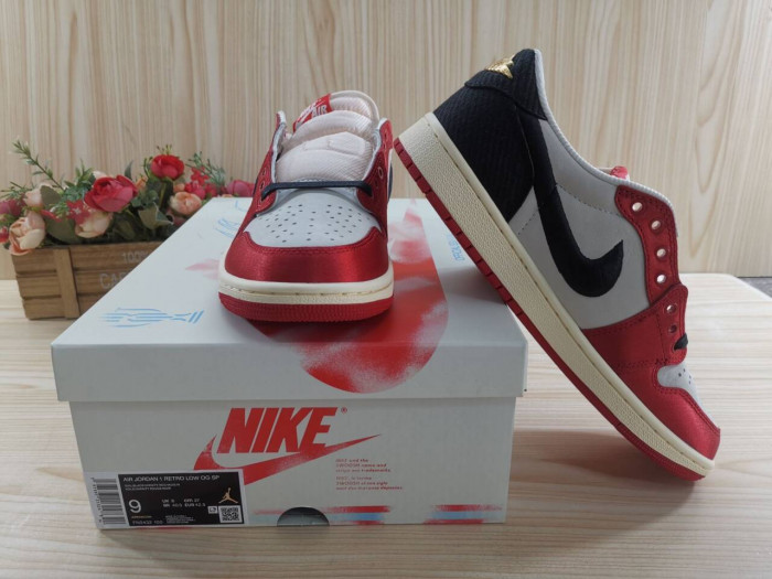 Air Jordan 1 Retro Low OG Trophy Room Away FN0432-100