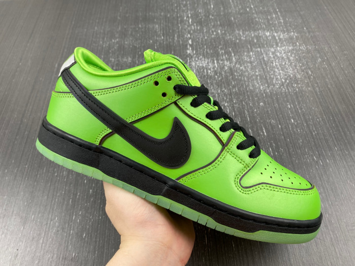 The Powerpuff Girls x Nike SB Dunk Low FZ8319-300.