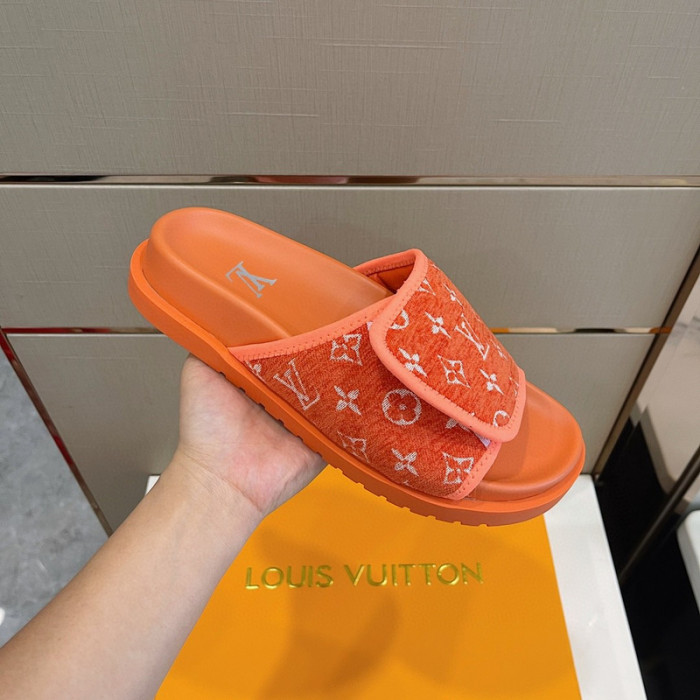 L1VV SANDALS