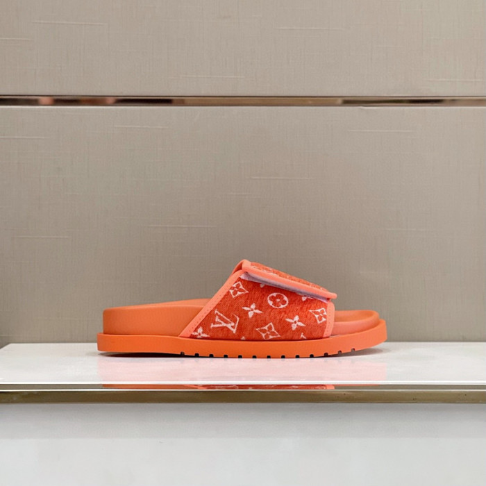 L1VV SANDALS