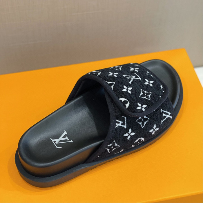 L1VV SANDALS