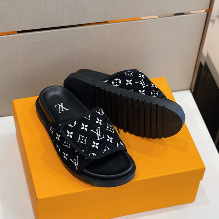 L1VV SANDALS