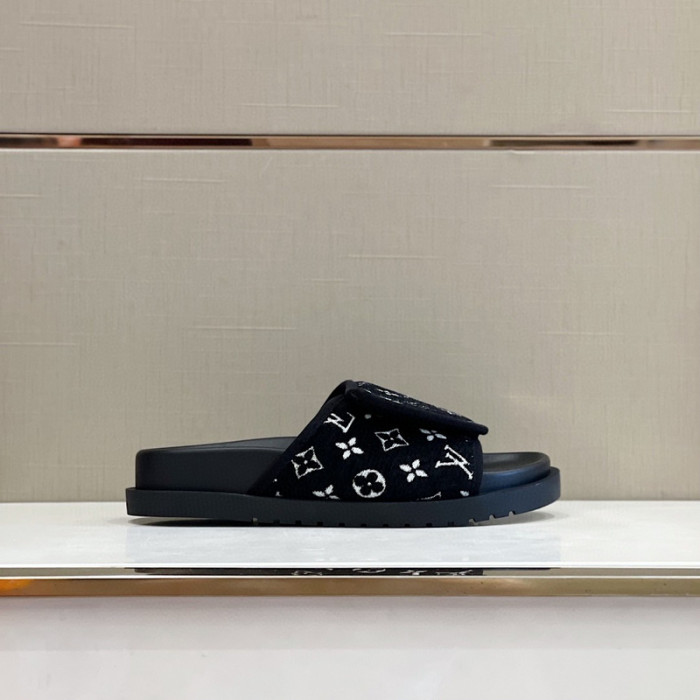 L1VV SANDALS