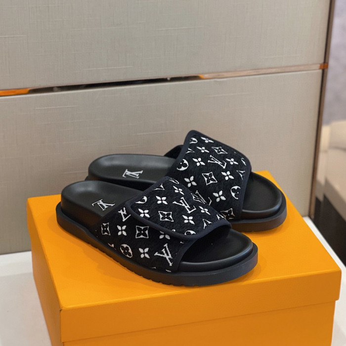 L1VV SANDALS