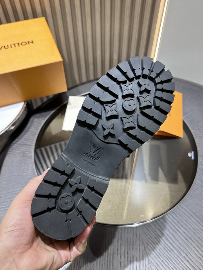 L1VV Boots