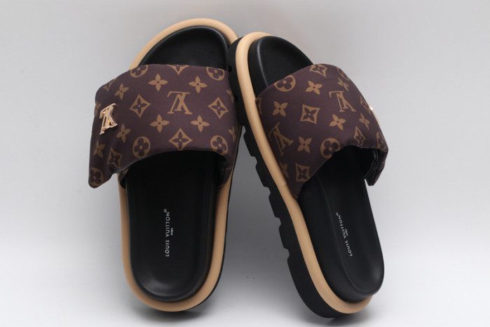 L1VV SANDALS