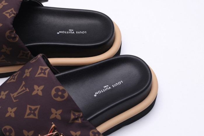 L1VV SANDALS