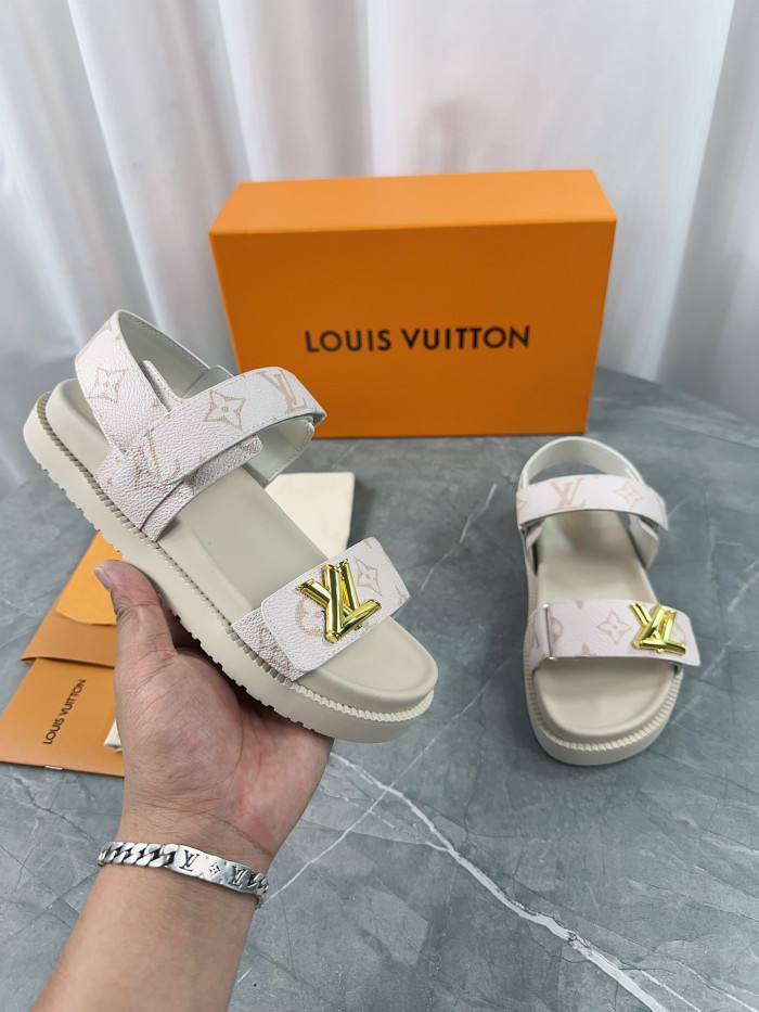 L1VV Flat Sandals