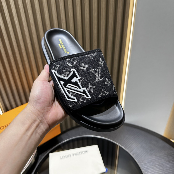 L1VV SANDALS