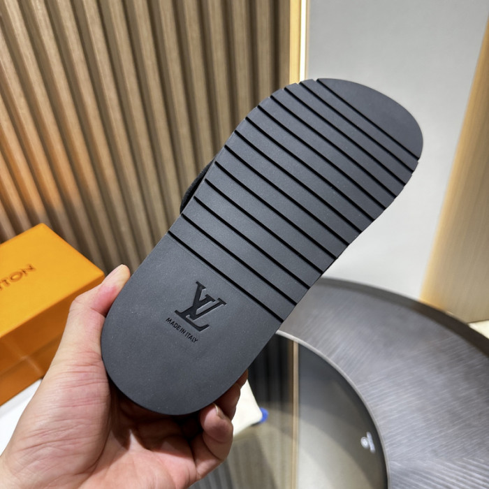 L1VV SANDALS